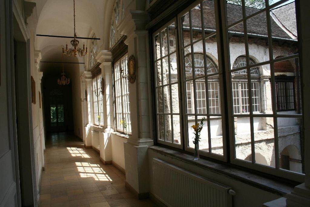 Aparthotel Palac Kurozwęki Exteriér fotografie