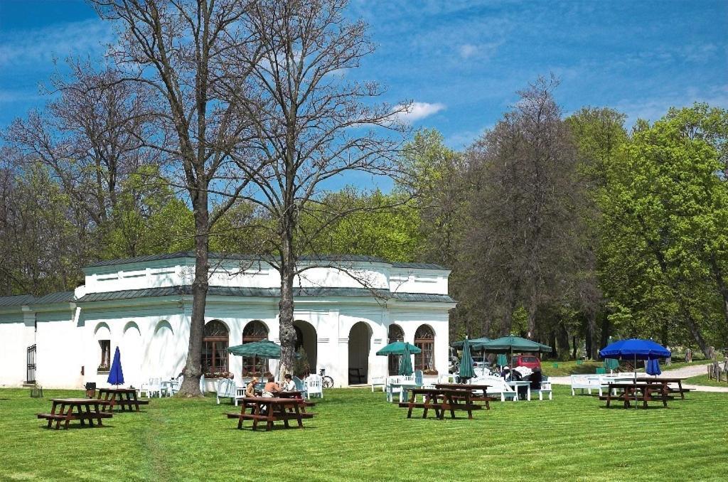 Aparthotel Palac Kurozwęki Exteriér fotografie