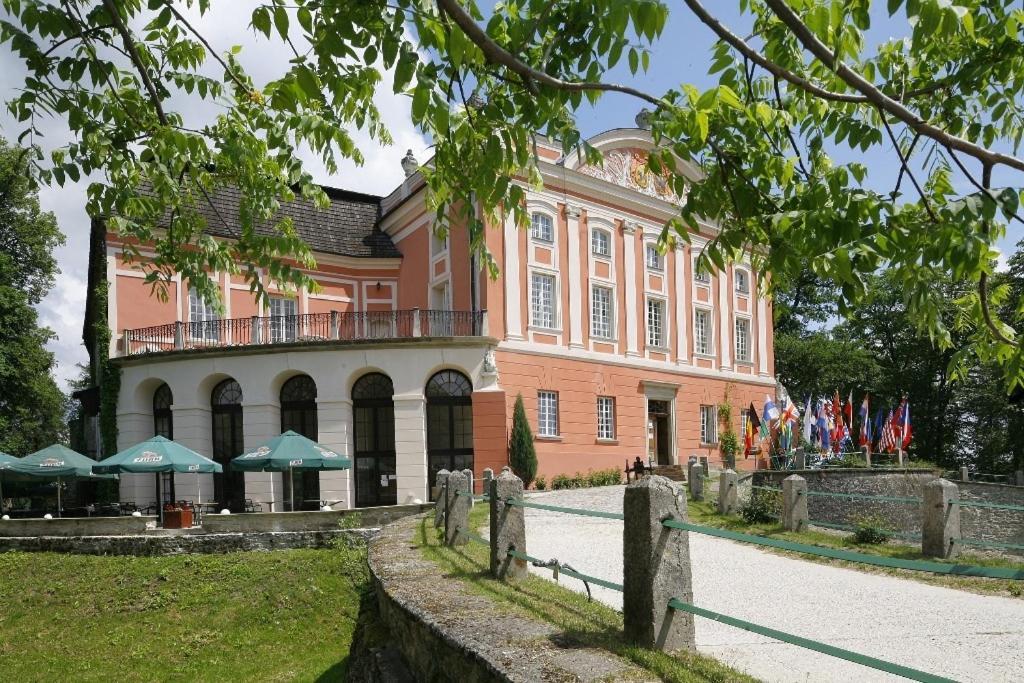 Aparthotel Palac Kurozwęki Exteriér fotografie