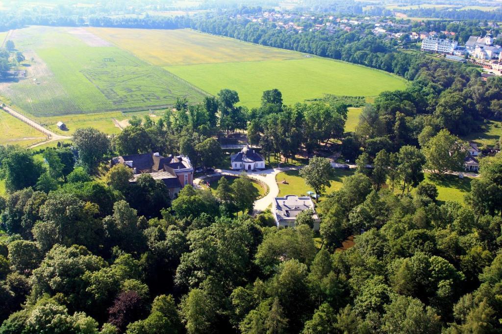 Aparthotel Palac Kurozwęki Exteriér fotografie